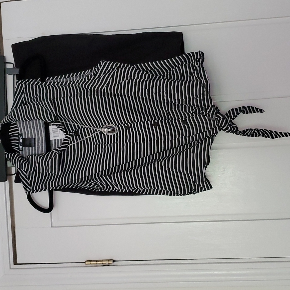 *Nwt* Hot Topic's Stripe Button Up Tie Top - Picture 9 of 16